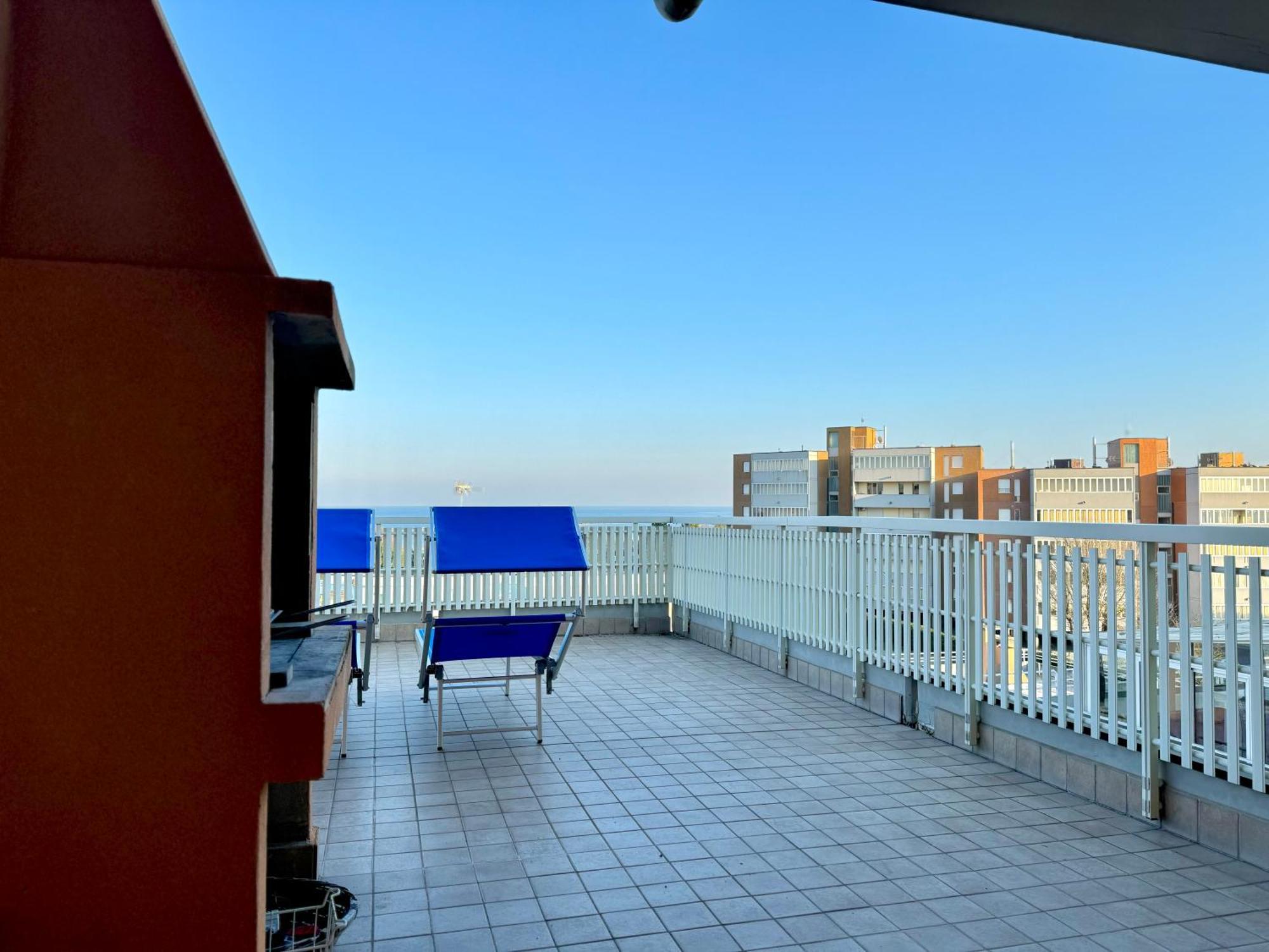 Appartement 82, Attico Leonardo Lido Adriano