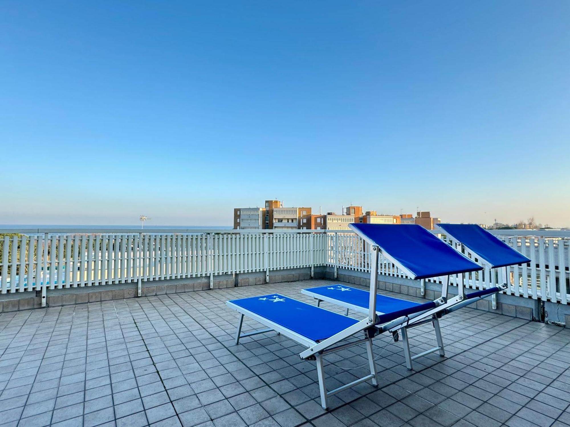 Appartement 82, Attico Leonardo *