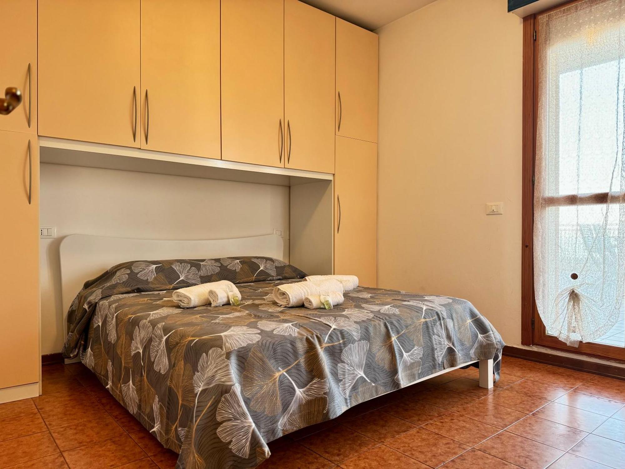 Apartment 82, Attico Leonardo Lido Adriano