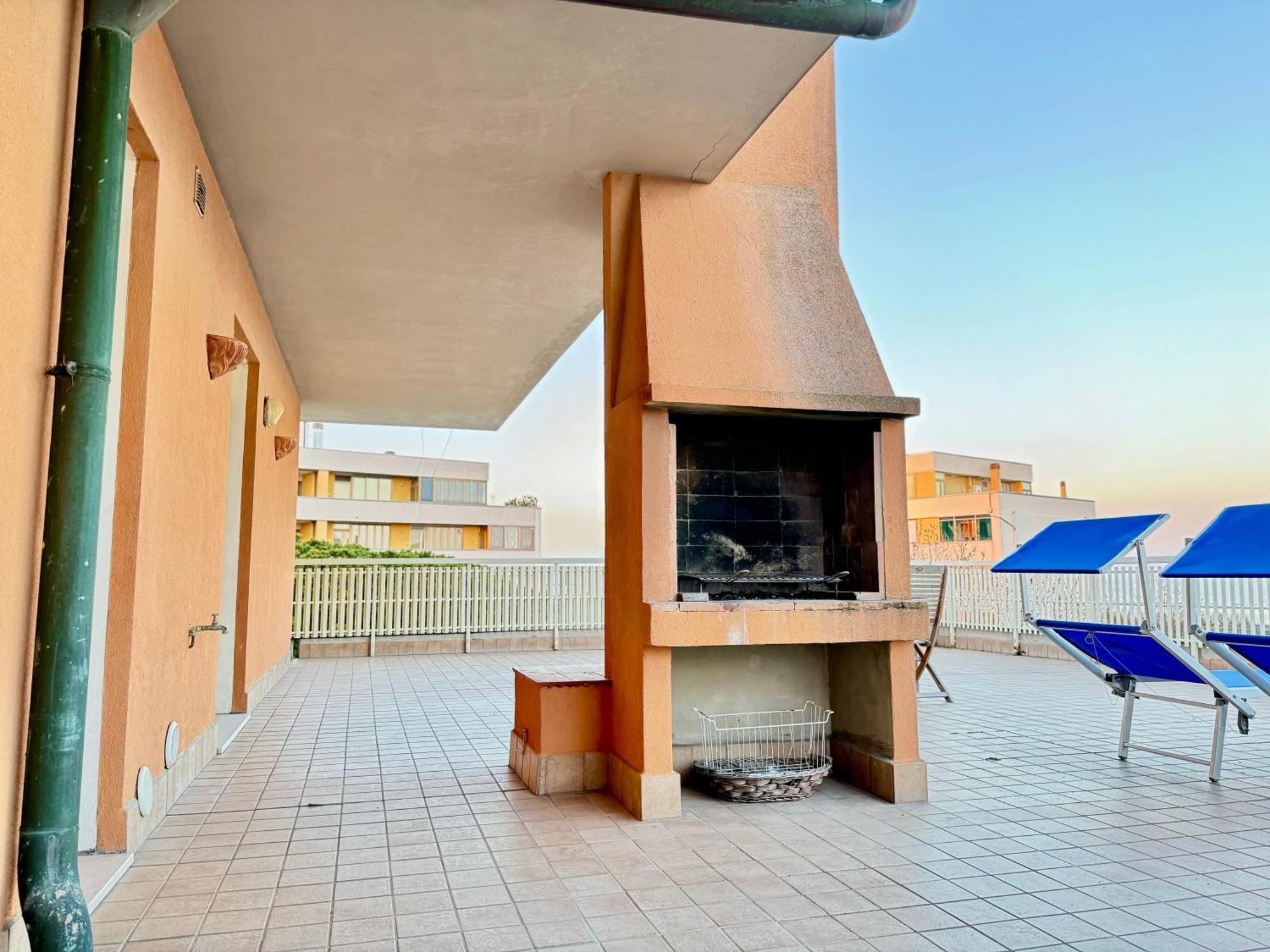 Apartment 82, Attico Leonardo Lido Adriano