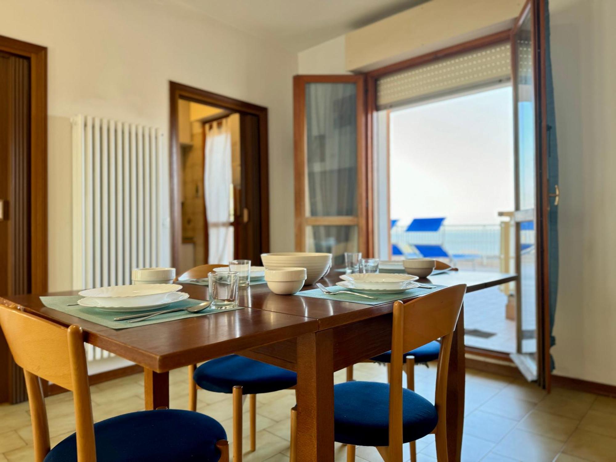 Apartment 82, Attico Leonardo Lido Adriano