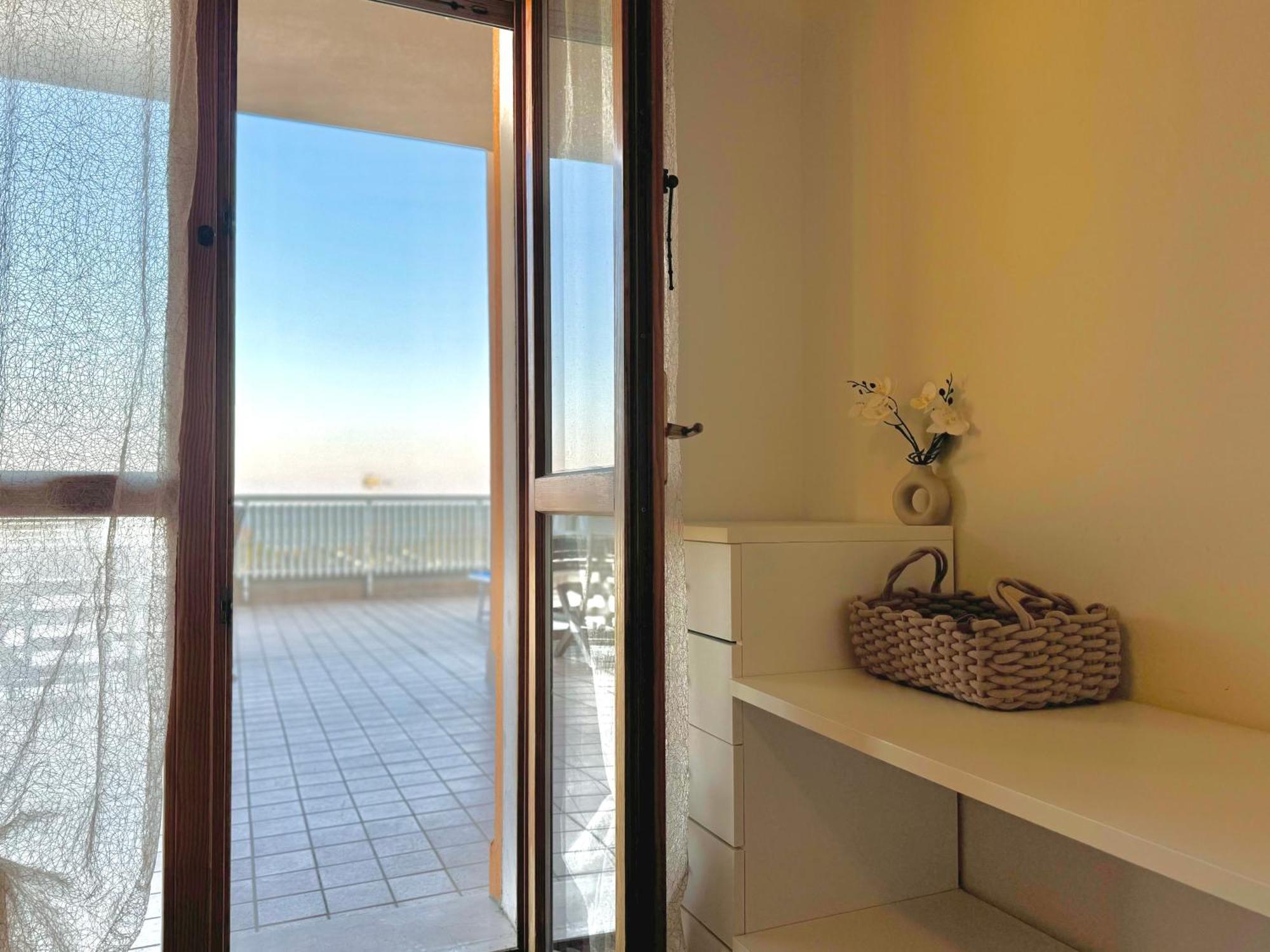 82, Attico Leonardo Lido Adriano