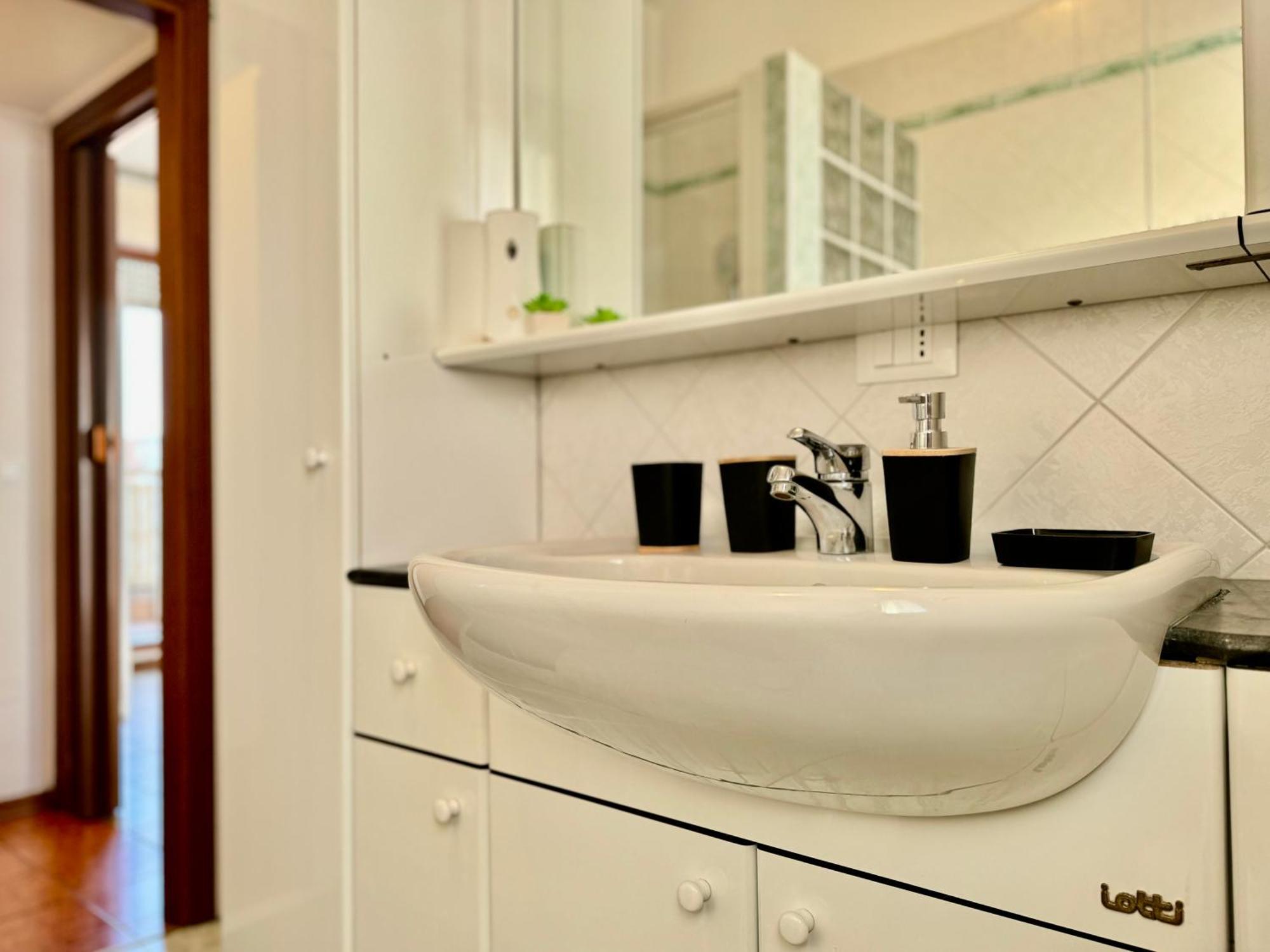 Apartment 82, Attico Leonardo Lido Adriano