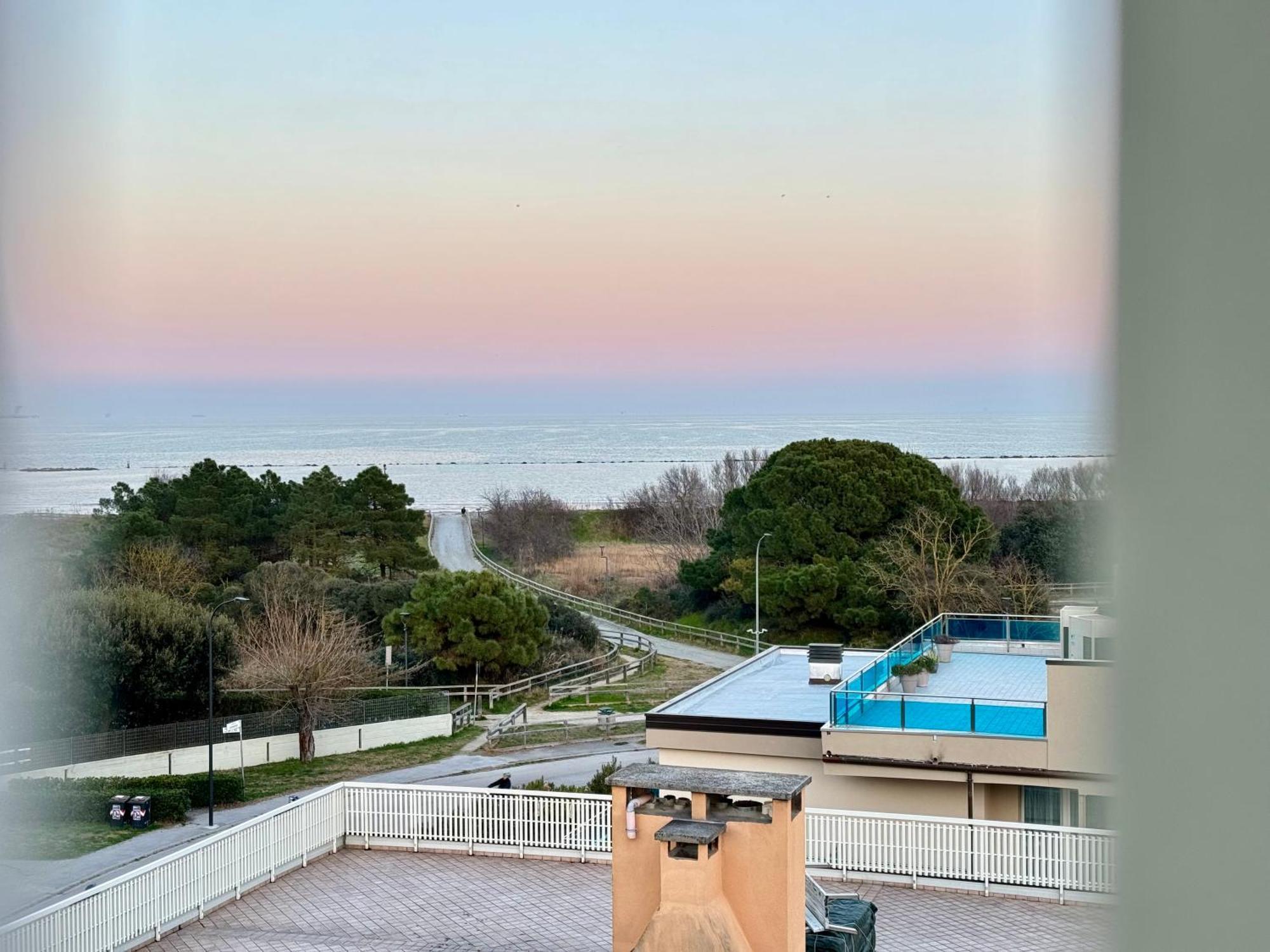 Apartment 82, Attico Leonardo Lido Adriano